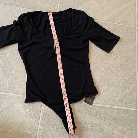 Guess Womens  Black Body Suit With Gold Zipper Size Small - Picture 4 of 5